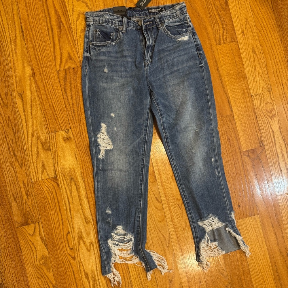 NWT - BLANKNYC Distressed Cropped Jeans - 27